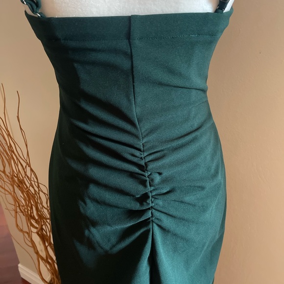 Bridesmaid gown.  Great for any occasion.  Hunter Green.  Size 2 - Picture 5 of 9